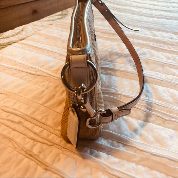 Small 🐝 Coach Handbag🐝 - Picture 8 of 8